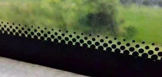 【趣味物理】车窗上的这些小黑点究竟是干什么用的？终于清楚了…